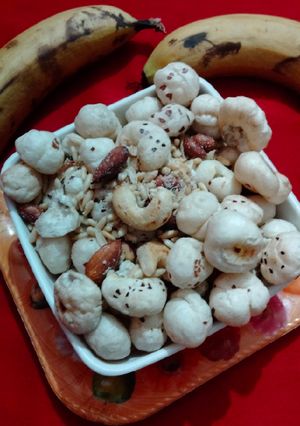 फलाहारी ड्राई फ्रूट्स नमकीन (falahari dry fruits namkeen recipe in Hindi) रेसिपी मुख्य फोटो