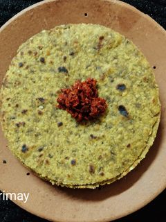 मसाला खाकरा (Masala khakhra recipe in marathi) रेसिपी चे मुख्य फोटो 