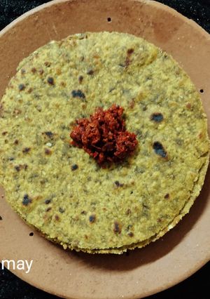 मसाला खाकरा (Masala khakhra recipe in marathi) रेसिपी चे मुख्य फोटो 