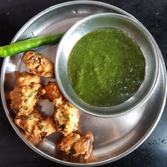 A picture of Chana dal fritters.