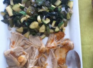 Una foto de Hongos y chilacayotas tiernas al estilo prehispánico