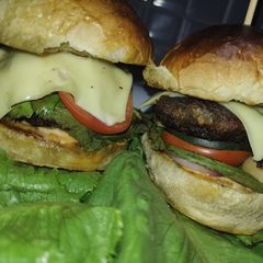 A picture of Homemade beef burger 😍.