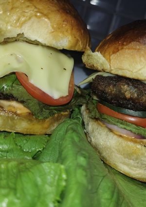 A picture of Homemade beef burger 😍.
