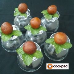 A picture of Gulab jamun.