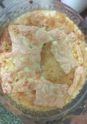 A picture of Rj special Bake macaroni with white gravy.