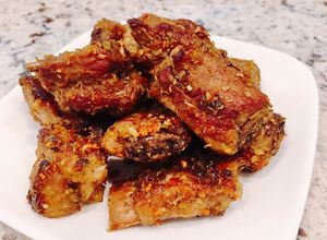 Hình của món Sườn heo xào sả ớt.