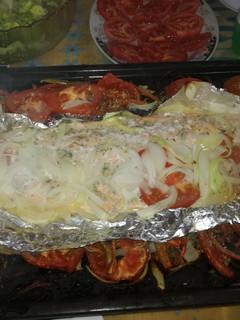 Una foto de Salmón al horno a la fonchini