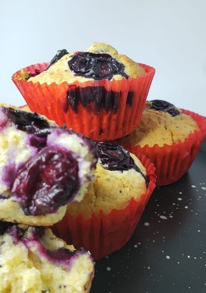 Una foto de Muffins de Arándanos, Limón y Semillas de Amapola