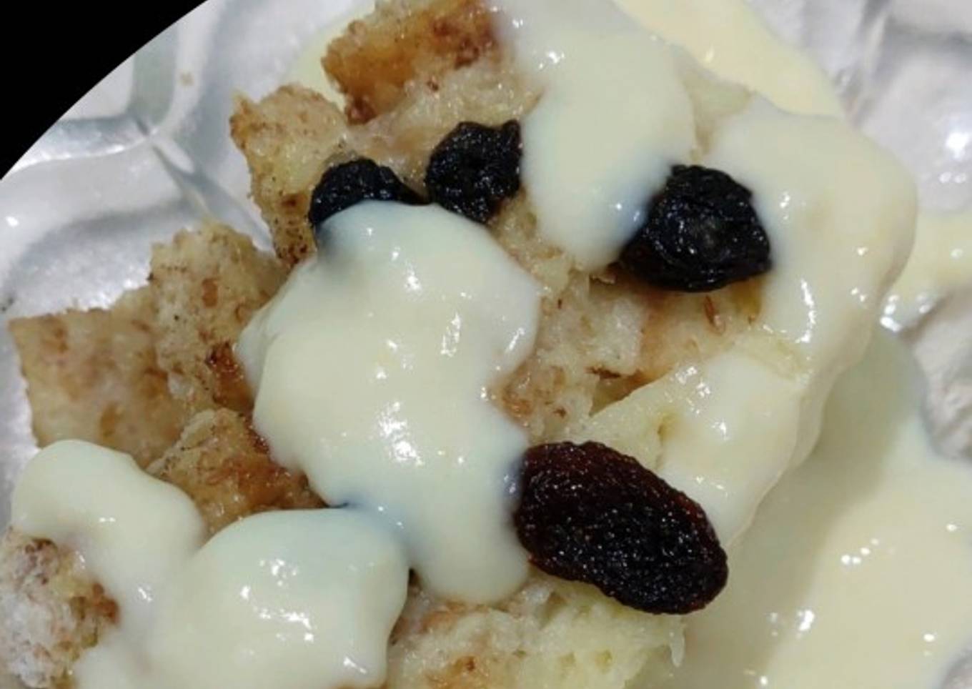 Kismis Bread Pudding with vanilla sauce