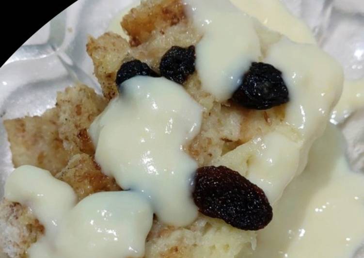 Kismis Bread Pudding with vanilla sauce