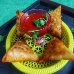 A picture of BBQ chicken samosa.