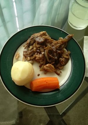 Una foto de Pollo encebollado con Maggie
