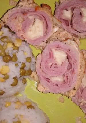 Töltött húsi tekercs tárkonyos-fokhagymás szósz alatt sütve recept fotója