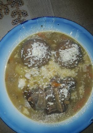 Una foto de Sopa de albóndigas de maíz