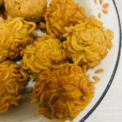 รูปของ Bola tahu rambutan indomie isi keju