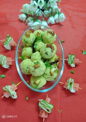 A picture of Suji coconut balls.