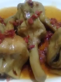 Una foto de Alcachofas con jamón a la cerveza