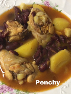 Una foto de Alubias pintas con pollo