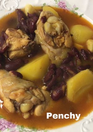 Una foto de Alubias pintas con pollo