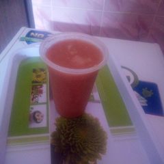 A picture of Guava drink/ smoothie.