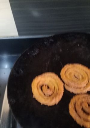 ચકરી(Chkari recipe in Gujarati) રેસીપી મુખ્ય ફોટો