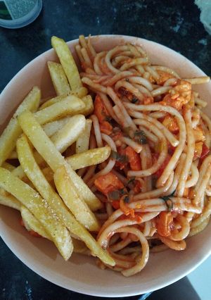 Una foto de Pastas con pollo