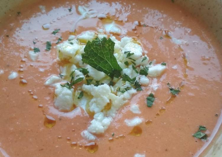 Salmorejo de queso feta