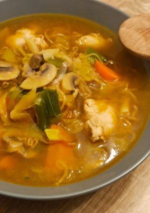 Une photo de Bouillon thaï au poulet 🐔🍜