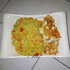 Indomine with fresh pepper and fried egg A picture of Indomine with fresh pepper and fried egg.