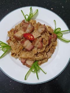 Hình của món SP.0090 - Thịt Heo Quay Xào Măng Khô.