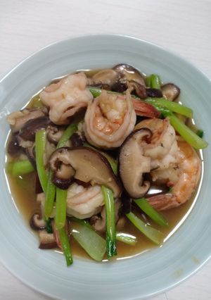 Hình của món Tôm xào rau.