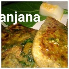 A picture of Spinach n pumpkin paratha.