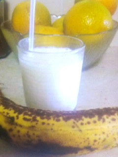 A picture of Banana fruit smoothie.