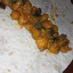 A picture of Salteado de garbanzos y berenjenas - receta india.