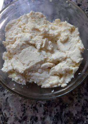 Una foto de Queso crema o untable con leche cortada!!