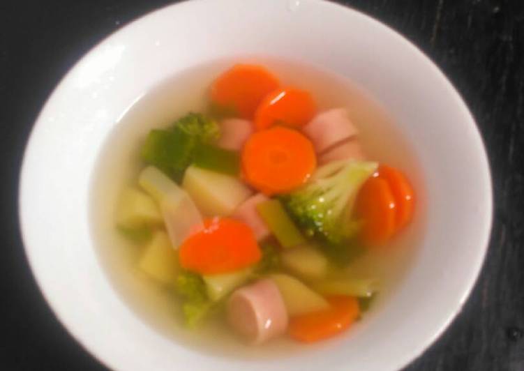 Langkah Mudah untuk Menyiapkan Sayur sop sosis brokoli Lezat