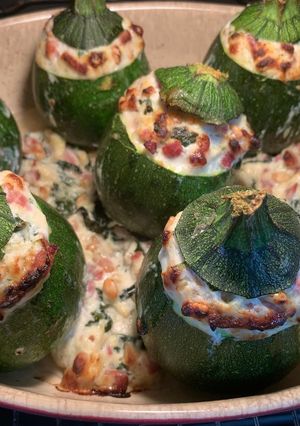 Une photo de Courgettes rondes farcies aux lardons