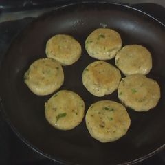 A picture of Potato bread crumbs kebabs.
