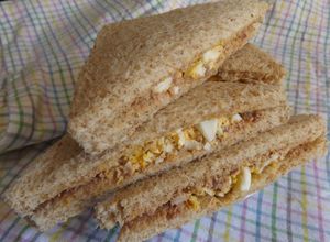 Foto principal de Sándwiches para la hora del té de paté y huevos