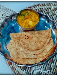சப்பாத்தி உருளைக்கிழங்கு குருமா (Chappathi urulaikilanku kuruma recipe in tamil) செய்முறை முக்கிய புகைப்படம்
