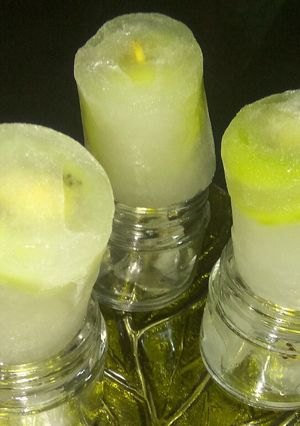 A picture of Kiwi lemonade Popsicles.
