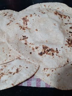 रोटी (Roti recipe in hindi) रेसिपी मुख्य फोटो