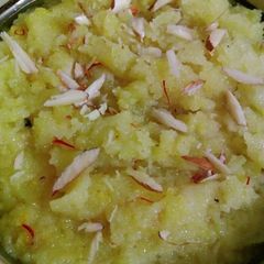 A picture of Suji ka kesari halwa.