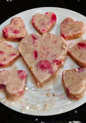 A picture of Strawberry Ice cream.