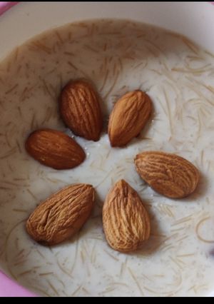 सेवई की खीर (sewai ki kheer recipe in Hindi) रेसिपी मुख्य फोटो