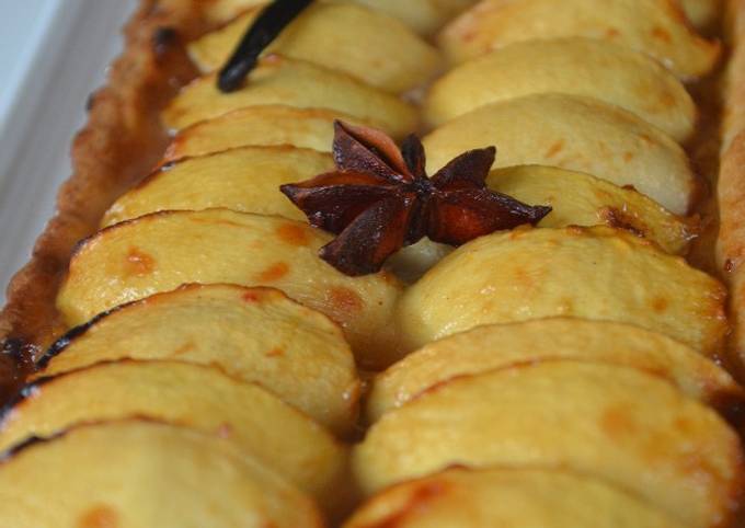 Tarte aux pêches de vigne, vanille et badiane