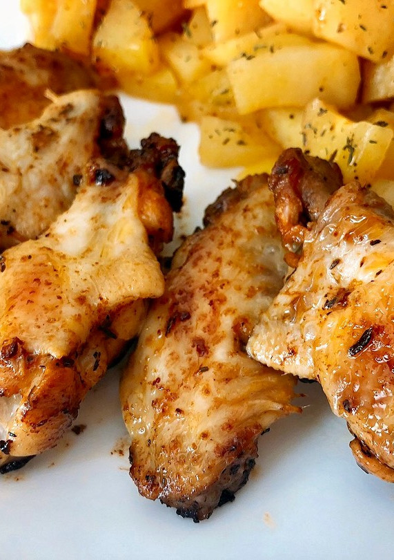 Una foto de Alitas de pollo a la plancha