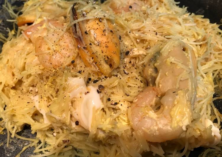 Recipe of Perfect Mussels Shrimps with Egg Sour Fried Rice Noodles