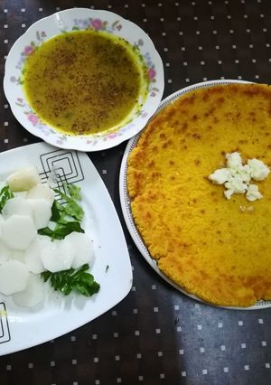 A picture of Masoor Ki Daal and Makai Ki Roti.