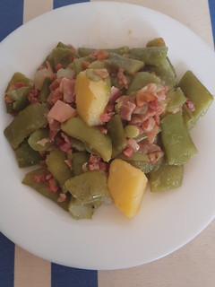 Una foto de Judías verdes con patatas y jamón